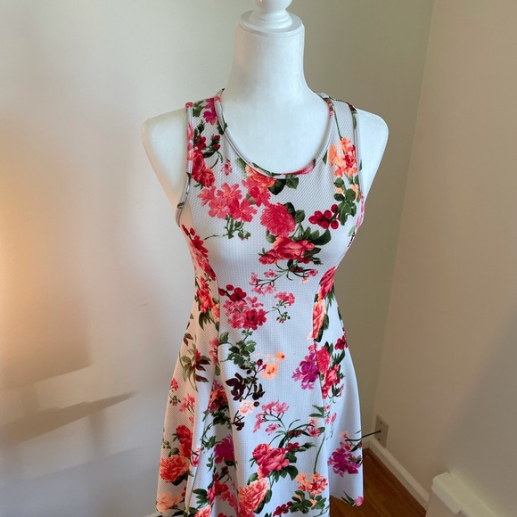 White, Floral, Mini Dress! - Picture 7 of 7